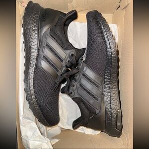 Men’s Size 8 Adidas Ultraboosts